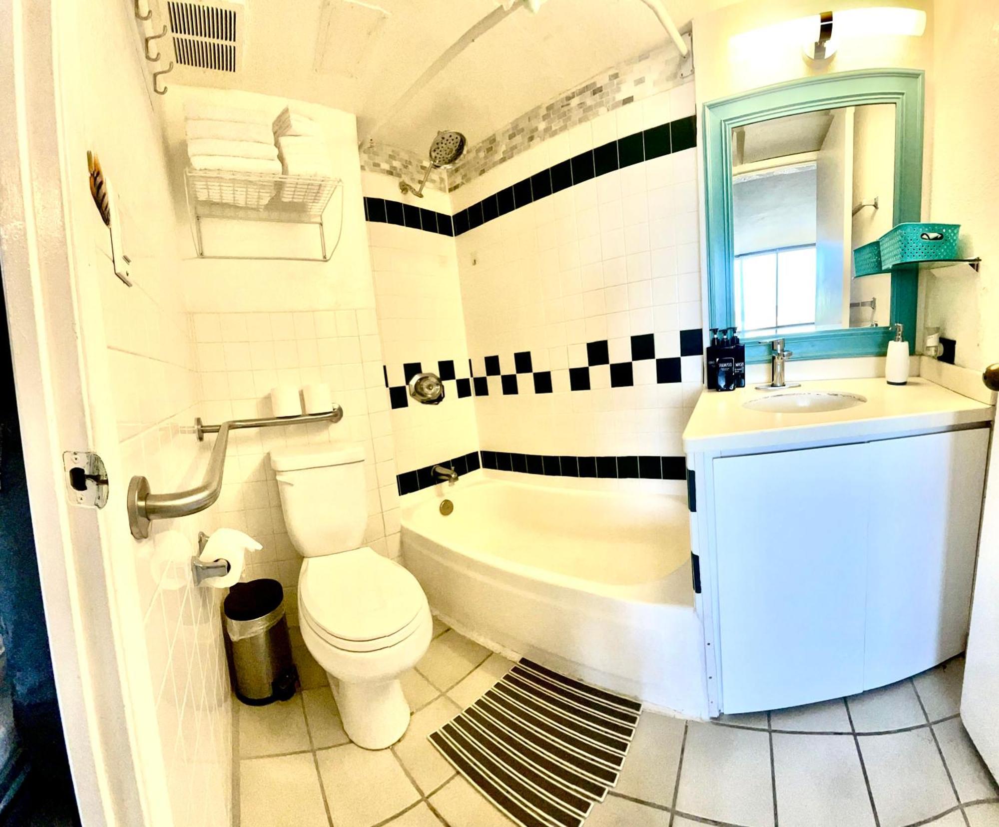 Diamond, Ocean, And Canal View Affordable Family House7Person ホノルル エクステリア 写真